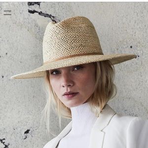 Janessa Leone Hart hat in size Medium